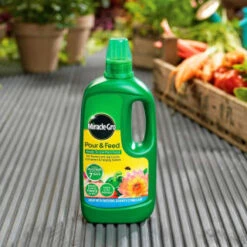 Miracle-Gro Pour & Feed Ready To Use Plant Food 1L -Addis Homedecor Store 114183 miracle gro ready to use plant food 1l